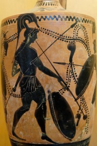 Hoplita (ciudadano-soldado) tocando el salpinx (instrumento de viento de la familia de las trompetas). Lecito (vaso griego antiguo) de finales del siglo VI o principios del V a. C.