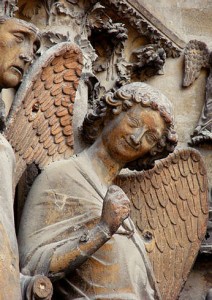 Ángel de la sonrisa, catedral de Reims, siglo XIII. Gótico primitivo.