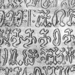 Símbolos "rongorongo", supuesto sistema de escritura rapanui. Sólo existen veintisiete piezas originales con tales inscripciones, que se encuentran esparcidas por museos de todo el planeta.