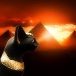 Los egipcios pensaban que los ojos del gato reflejaban el poder y la luz del sol en la tierra durante las horas de oscuridad, y por ello les salvaban de la noche eterna y les protegían frente a la mala suerte.