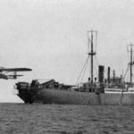 El MS Schwabenland -que llevaba el nombre del antiguo estado alemán de Suabia- lanzando un hidroavión.